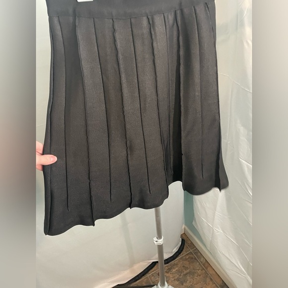Sparkle and fade, black pleated skirt size medium - Picture 4 of 7